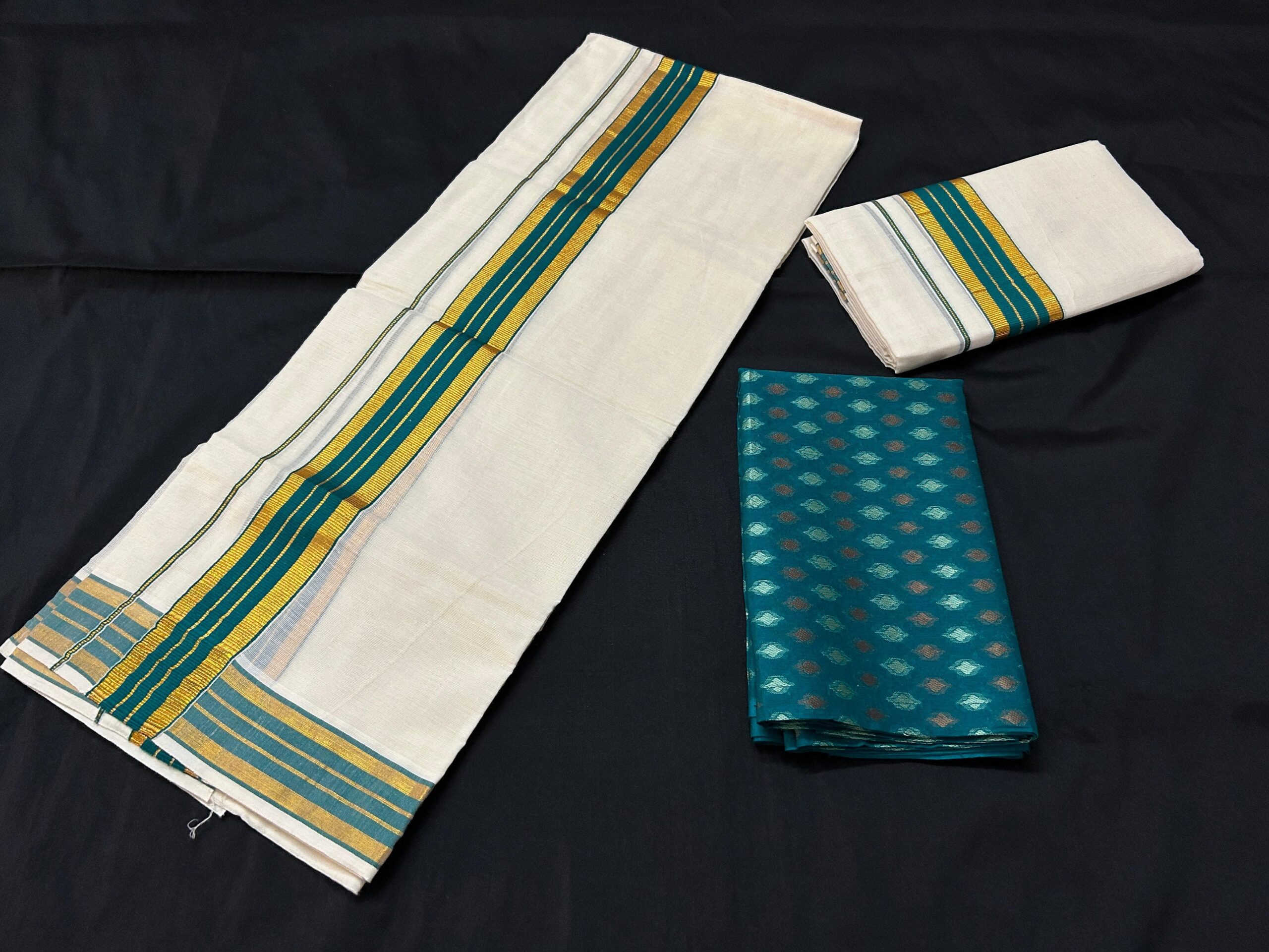 Classic Kasavu Border Set Mund With Blouse Piece